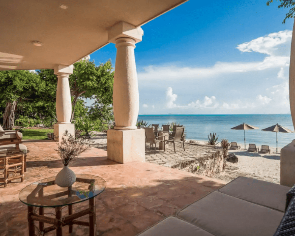 Villa de la Playa Main